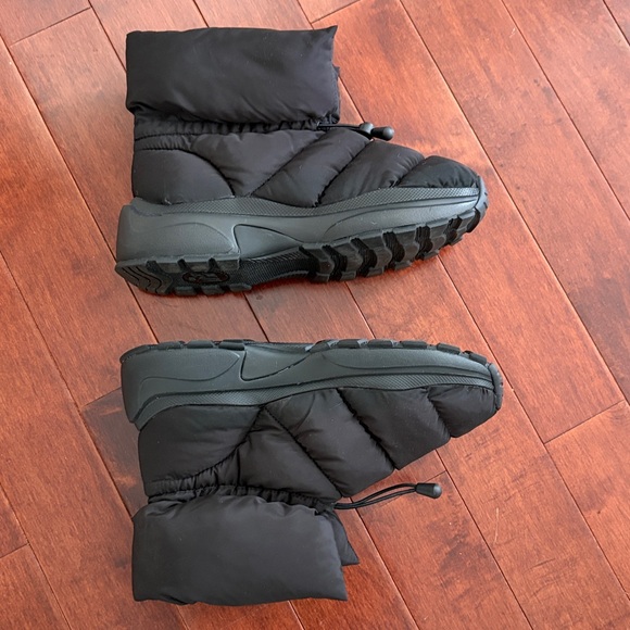 NWOT H & M Black Puffer Ankle Boots - Picture 4 of 8